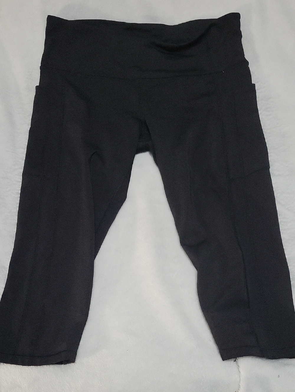 Athleta Size Large Ultimate Stash  Capris In Black